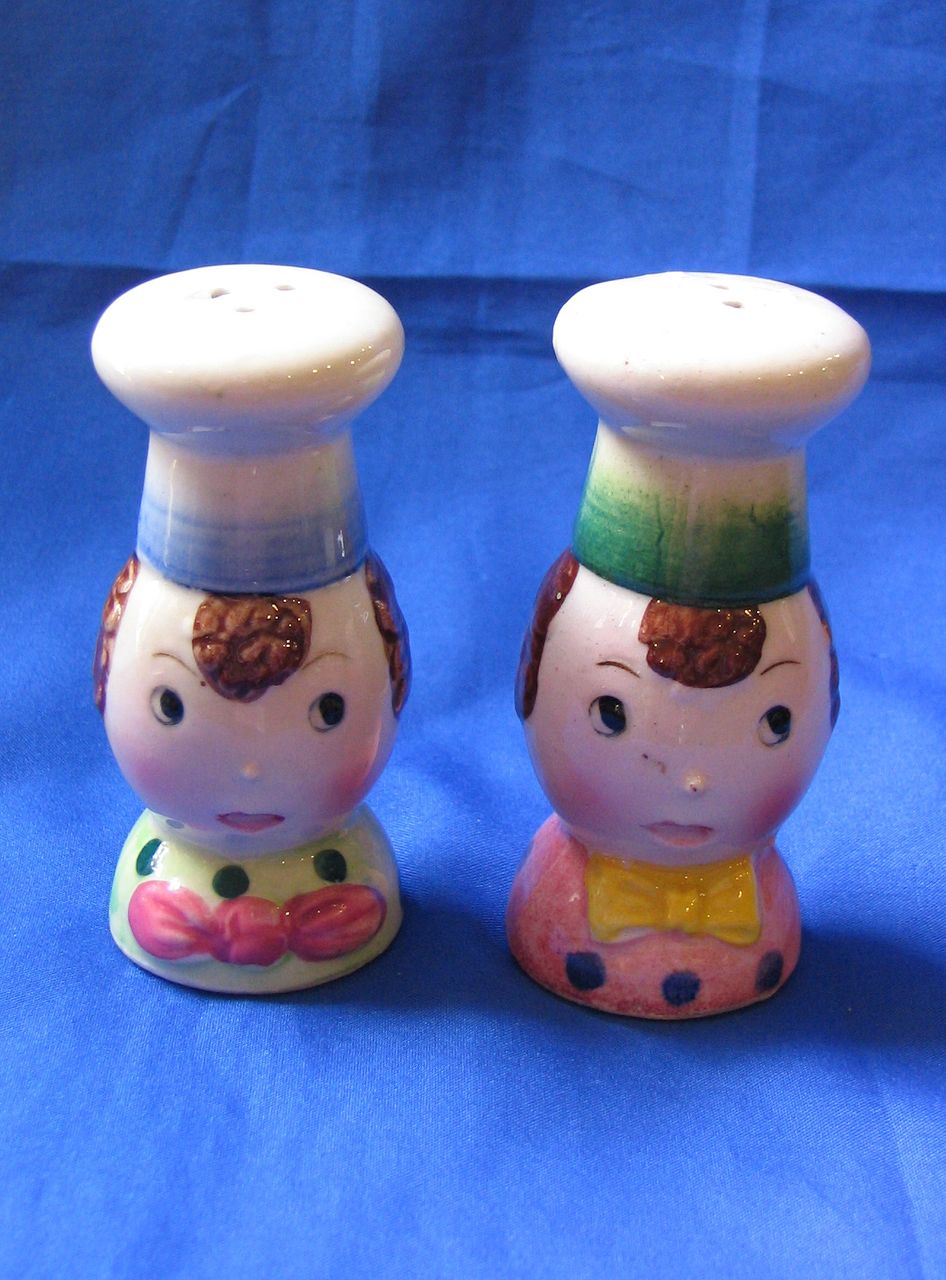 Pair of Cute Chef Salt and Pepper Shakers Pair of Cute Chef Salt and Pepper Shakers