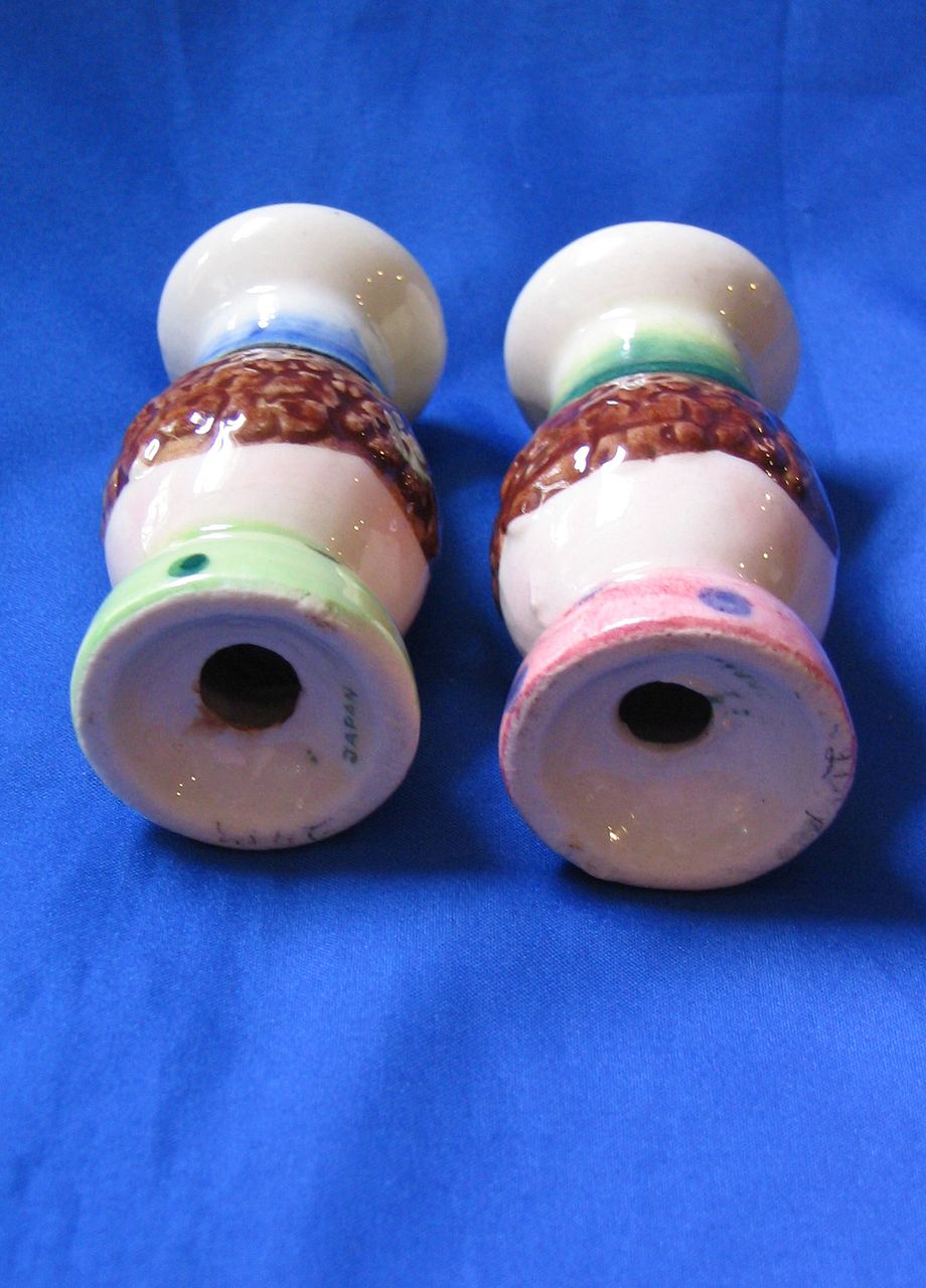 Pair of Cute Chef Salt and Pepper Shakers Pair of Cute Chef Salt and Pepper Shakers