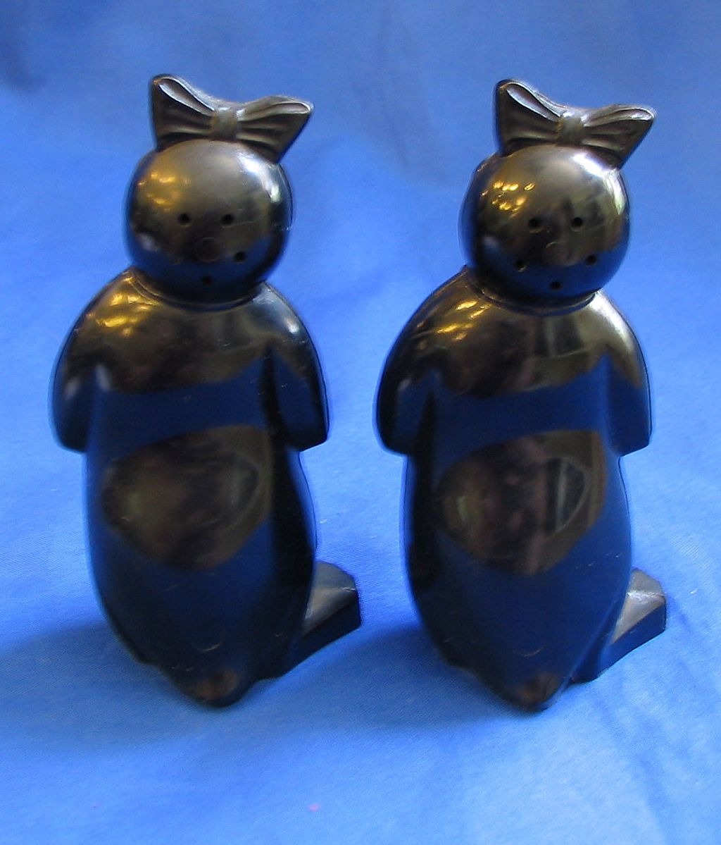 1950s Plastic Millies Penguins Salt and Pepper Shakers 1950s Plastic Millies Penguins Salt and Pepper Shakers