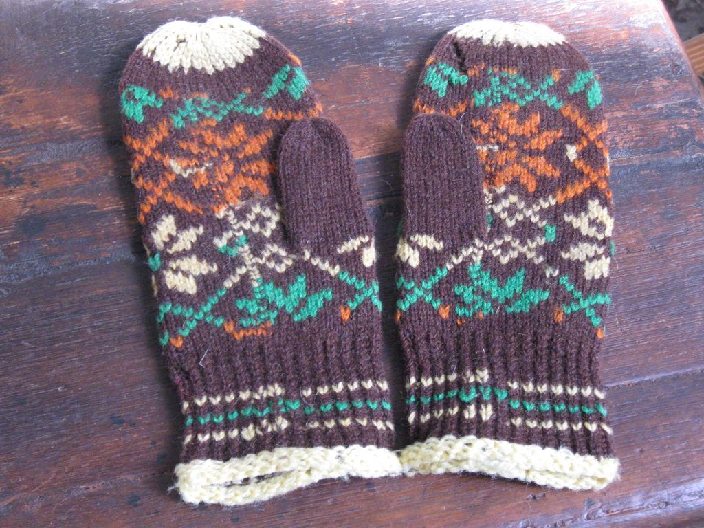 Early Child's Knitted Mittens~Patterned Brown Wool Early Child's Knitted Mittens~Patterned Brown Wool