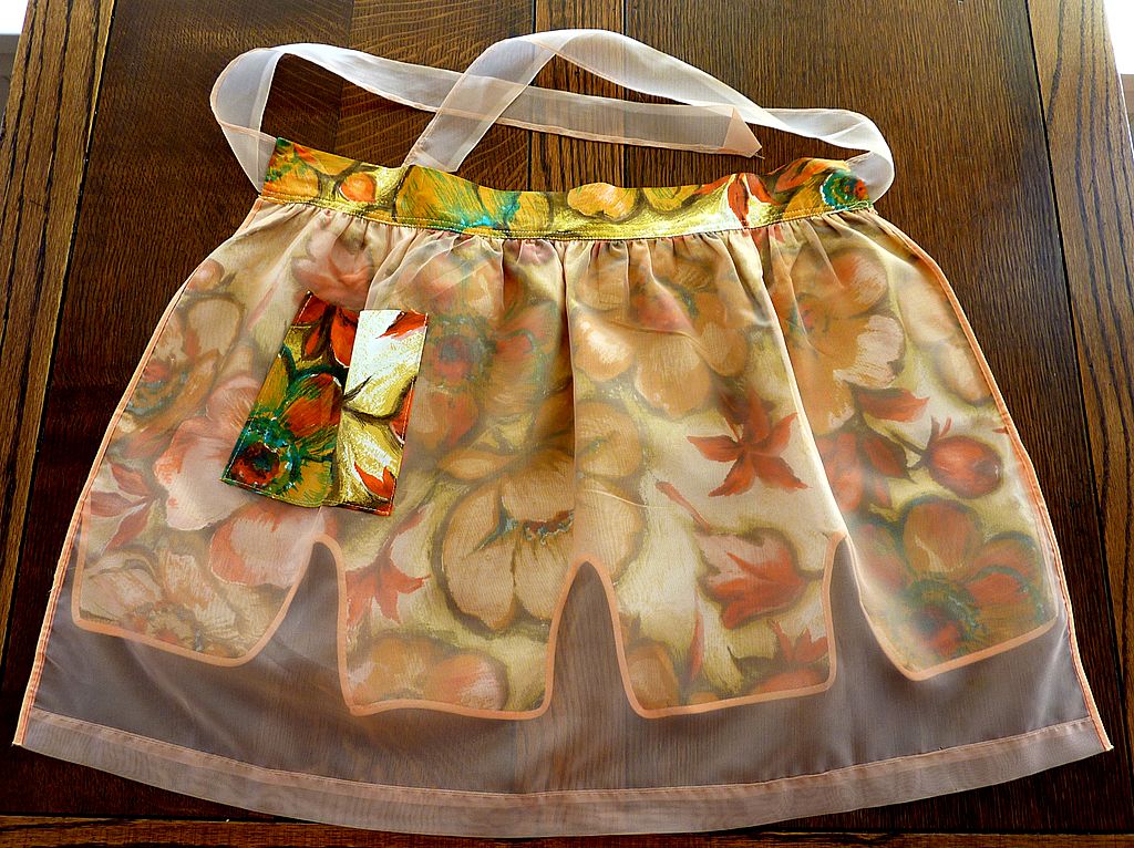 1960's Vintage Reversible Tie Peach & Green Apron 1960's Vintage Reversible Tie Peach & Green Apron
