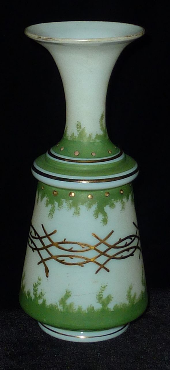 Set of Asian Oriental Green and Gold Vases Set of Asian Oriental Green and Gold Vases