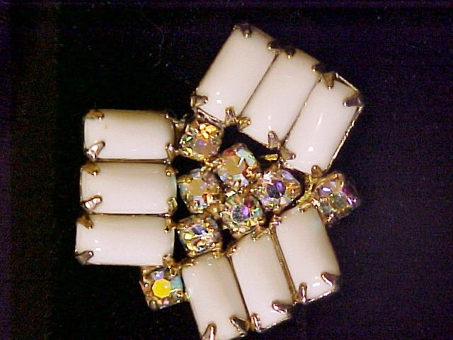 Earrings Milk Glass Aurora Borealis Dramatic 3D Vintage Jewelry Earrings Milk Glass Aurora Borealis Dramatic 3D Vintage Jewelry