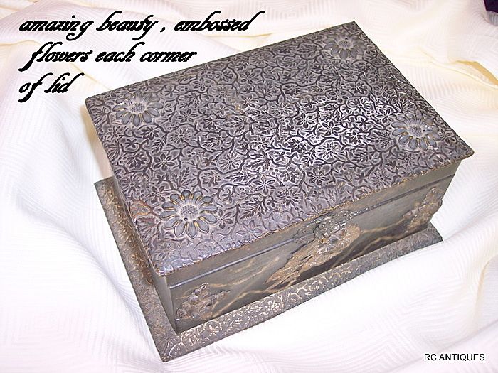 Antique Victorian lady's pocket watch holder jewelry box hand painted Daisy Antique Victorian lady's pocket watch holder jewelry box hand painted Daisy