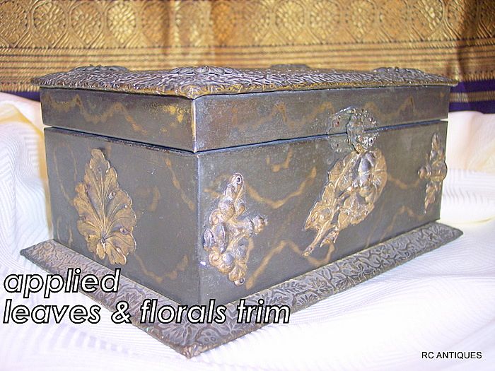 Antique Victorian lady's pocket watch holder jewelry box hand painted Daisy Antique Victorian lady's pocket watch holder jewelry box hand painted Daisy