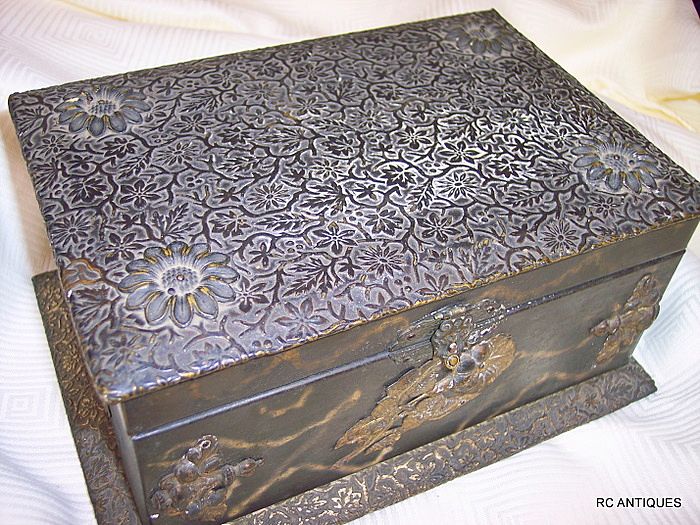 Antique Victorian lady's pocket watch holder jewelry box hand painted Daisy Antique Victorian lady's pocket watch holder jewelry box hand painted Daisy
