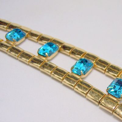 Vintage Pegasus symbol Coro major bling faux blue topaz jewelry bracelet Vintage Pegasus symbol Coro major bling faux blue topaz jewelry bracelet