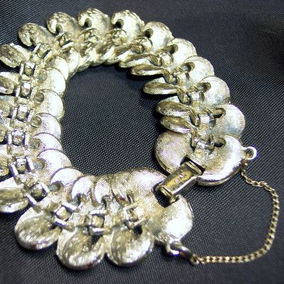 Vintage jewelry designer signed Star chunky brushed silver-tone bracelet Vintage jewelry designer signed Star chunky brushed silver-tone bracelet