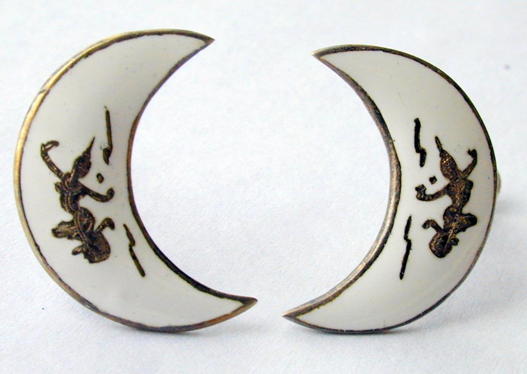 Sterling Silver Siam Earrings in White Sterling Silver Siam Earrings in White