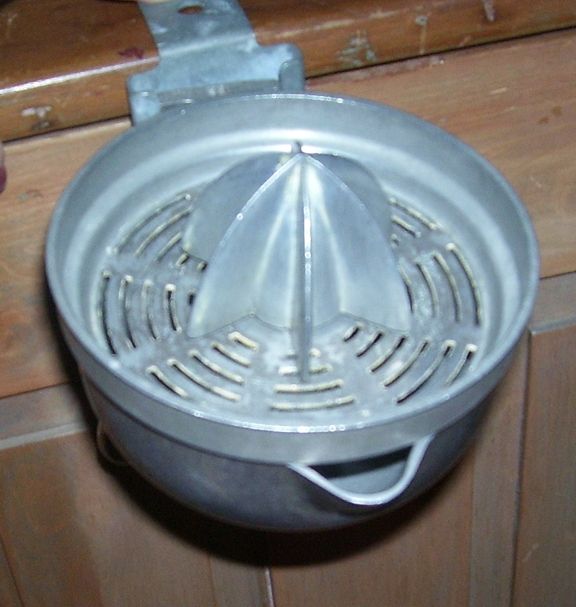 Vintage Aluminum Hand Crank Counter Top Reamer or Juicer Vintage Aluminum Hand Crank Counter Top Reamer or Juicer