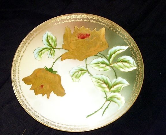 R.S. Germany (Reinhold Schlegelmilch Tillowitz) Gold Roses Porcelain Collectors Plate R.S. Germany (Reinhold Schlegelmilch Tillowitz) Gold Roses Porcelain Collectors Plate