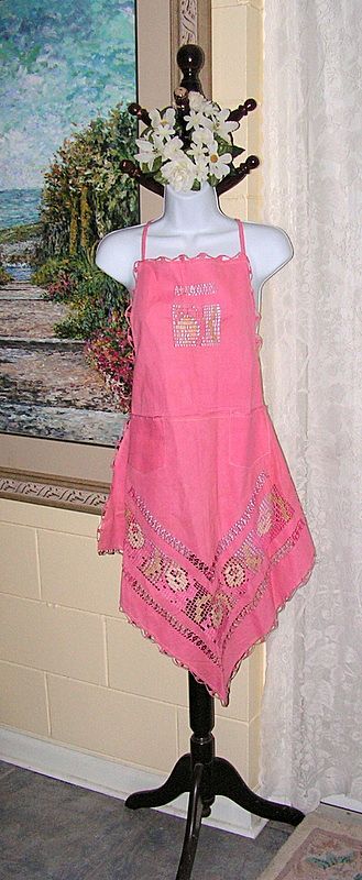 Vintage Apron Mid Century Pink Linen Embroidered Lace Bib Handkerchief Style Vintage Apron Mid Century Pink Linen Embroidered Lace Bib Handkerchief Style