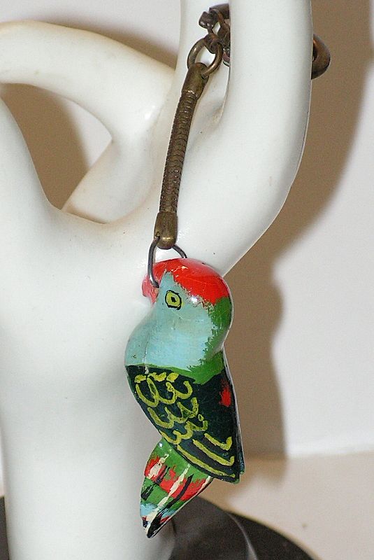 Vintage Keyring Painted Enamel Wood Parrot Brass Key Chain Vintage Keyring Painted Enamel Wood Parrot Brass Key Chain