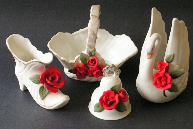 Vintage Ceramic White Ornamental Set Applied Red Roses Vintage Ceramic White Ornamental Set Applied Red Roses