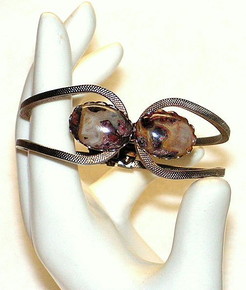Vintage Clamper Bangle Bracelet Agate Cabochons Hinged Gold Tone Vintage Clamper Bangle Bracelet Agate Cabochons Hinged Gold Tone