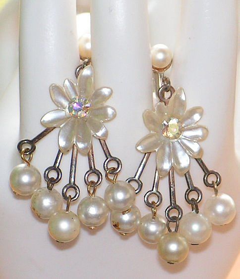 Vintage Dangle Earrings Pearl Beads MOP Daisy Flower Aurora Borealis Rhinestones Vintage Dangle Earrings Pearl Beads MOP Daisy Flower Aurora Borealis Rhinestones