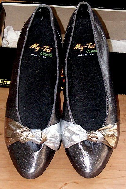 Vintage Shoes My-Tai Casuals by Wolverine USA Ballerina Flats Metallic Fabric Bow Tie Vintage Shoes My-Tai Casuals by Wolverine USA Ballerina Flats Metallic Fabric Bow Tie