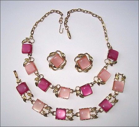 Vintage Coro Pink Thermoset Necklace, Earrings & Bracelet Parure Vintage Coro Pink Thermoset Necklace, Earrings & Bracelet Parure