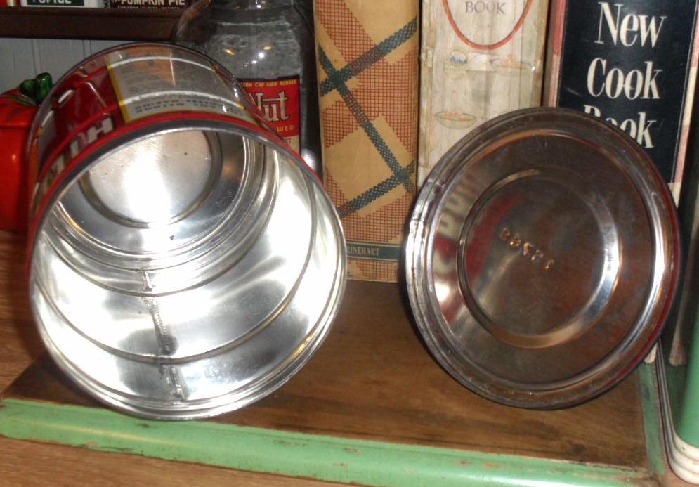 Hills Bros. Coffee Tin - c. 1920 2 lb. Keywind Hills Bros. Coffee Tin - c. 1920 2 lb. Keywind