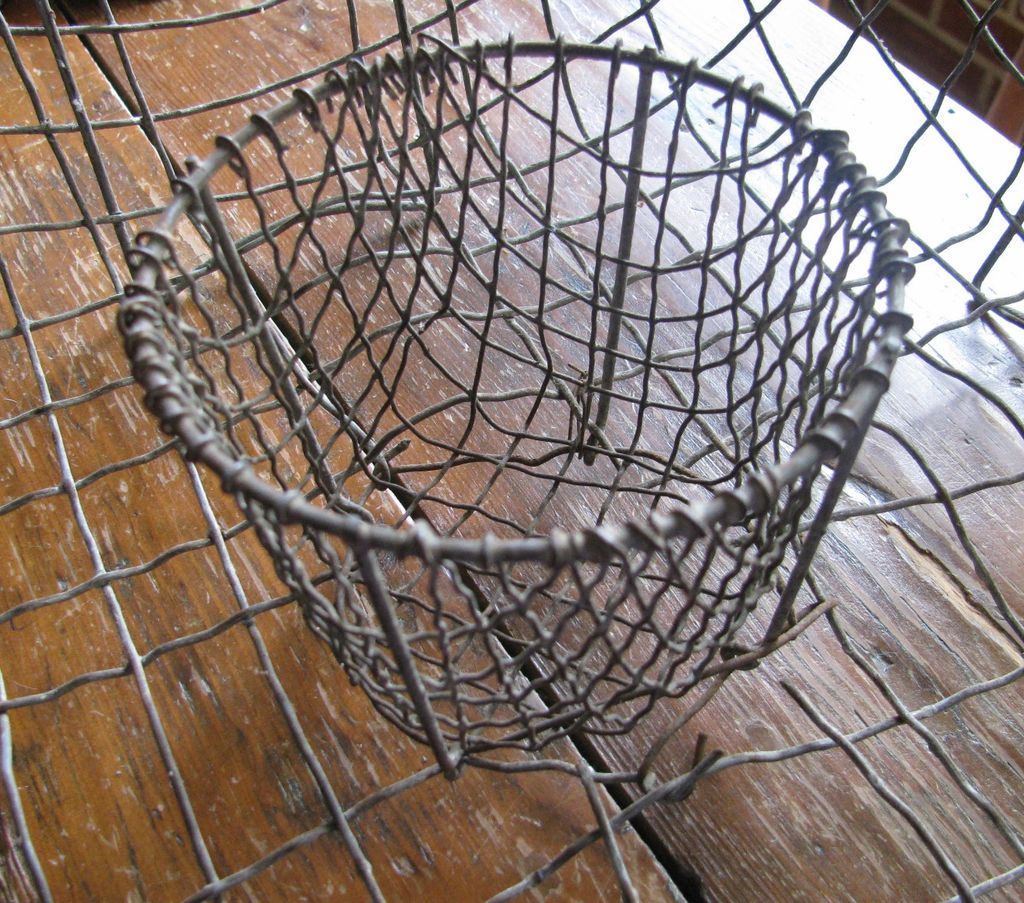 c.1900 Round Wire Dish Drainer - Drying Rack c.1900 Round Wire Dish Drainer - Drying Rack