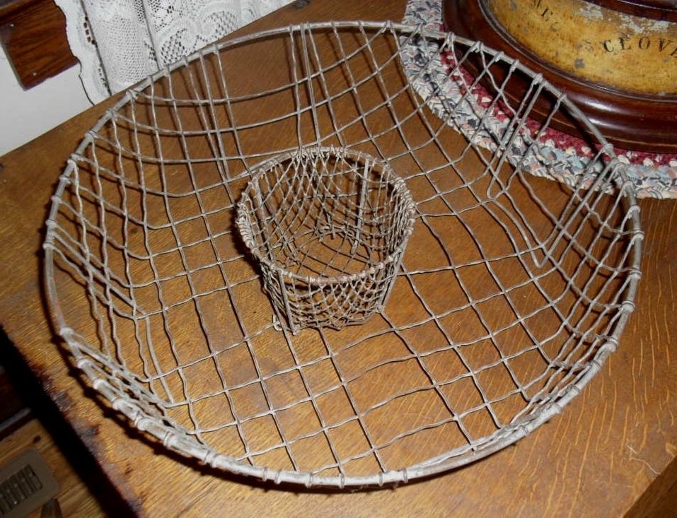 c.1900 Round Wire Dish Drainer - Drying Rack c.1900 Round Wire Dish Drainer - Drying Rack