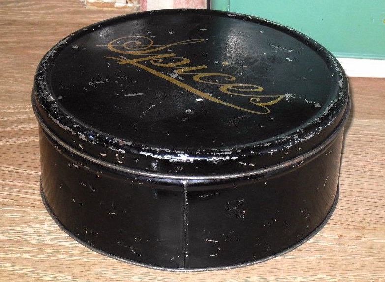 Tin Spice Box - 6 Small Tins & Nutmeg Grater - c. 1900 Tin Spice Box - 6 Small Tins & Nutmeg Grater - c. 1900