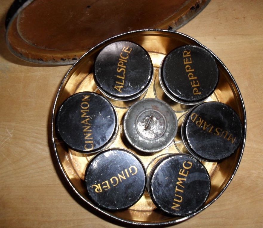Tin Spice Box - 6 Small Tins & Nutmeg Grater - c. 1900 Tin Spice Box - 6 Small Tins & Nutmeg Grater - c. 1900
