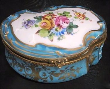 Large China Scallop Porcelain Dresser/ Vanity Box Marked Sèvres Large China Scallop Porcelain Dresser/ Vanity Box Marked Sèvres