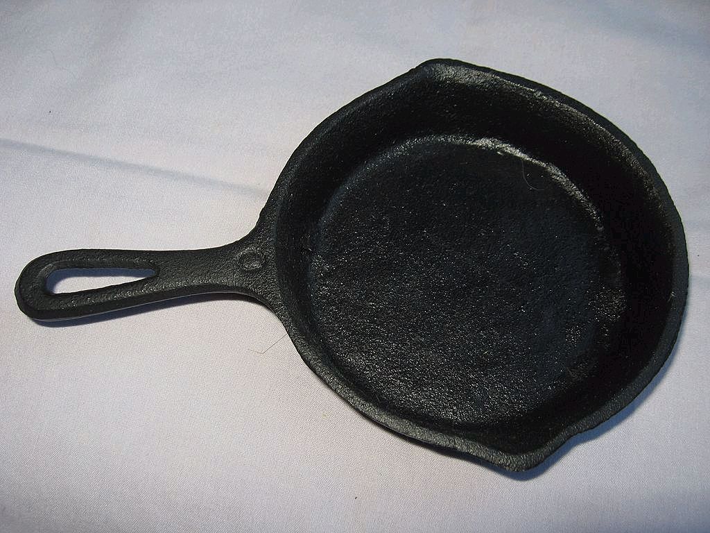 Griswold Toy Cast Iron Skillet - Number #562 Griswold Toy Cast Iron Skillet - Number #562