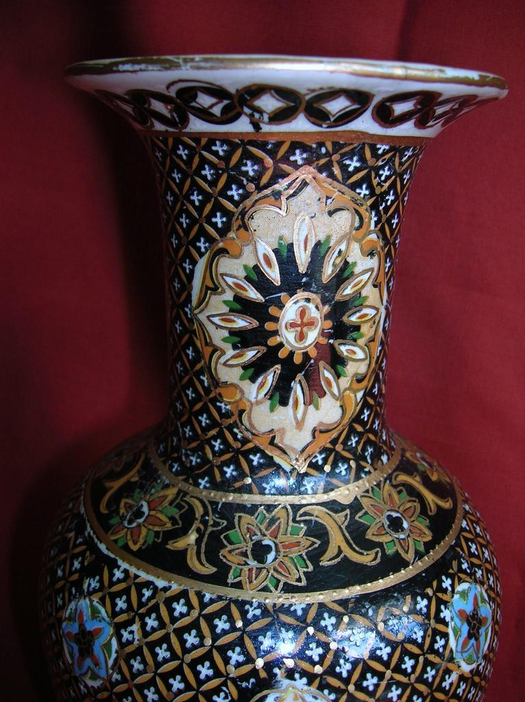 Early Porcelain Chinese Satsuma Vase Early Porcelain Chinese Satsuma Vase