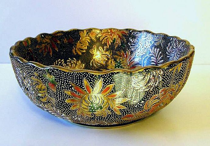 Satsuma Moriage Serving Bowl with Chinese Chop Mark Satsuma Moriage Serving Bowl with Chinese Chop Mark