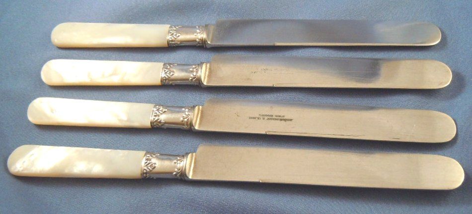 Mother of pearl dinner knives sterling ferrules (4) Mother of pearl dinner knives sterling ferrules (4)