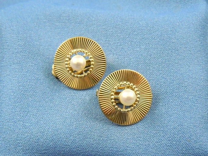 Retro cultured pearl 14k gold clip earrings Retro cultured pearl 14k gold clip earrings