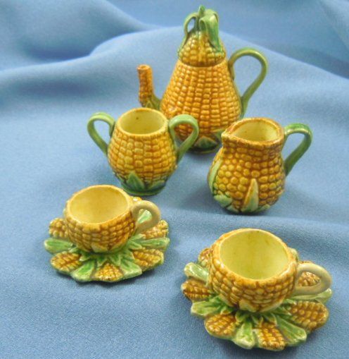 Majolica dollhouse child tea set corn design Majolica dollhouse child tea set corn design