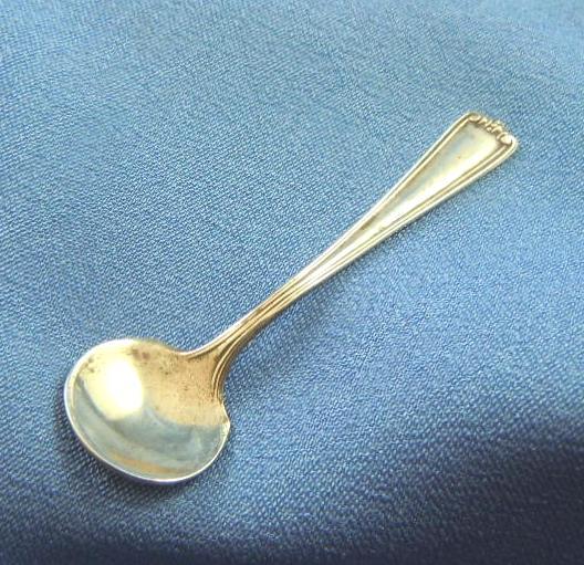 Salt spoon sterling silver scroll design Salt spoon sterling silver scroll design