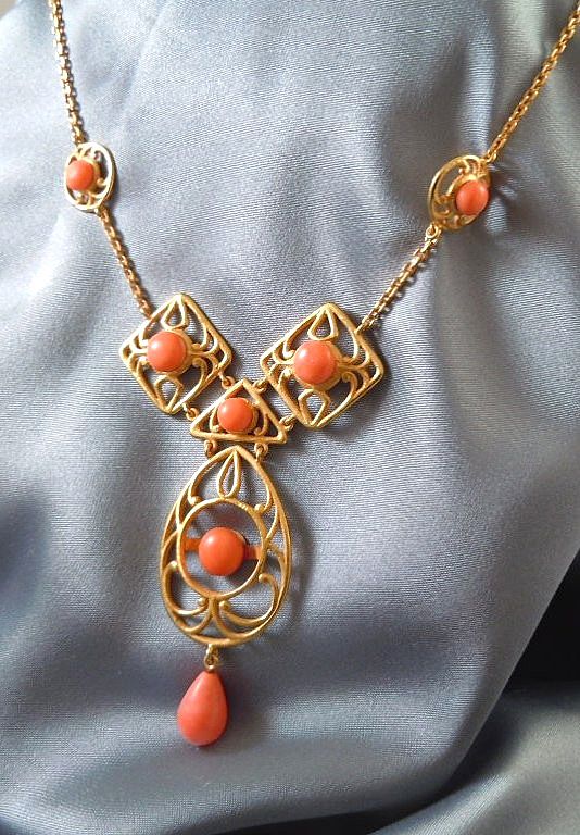 Coral 10K Gold Lavaliere & Earrings Demi Parure Coral 10K Gold Lavaliere & Earrings Demi Parure