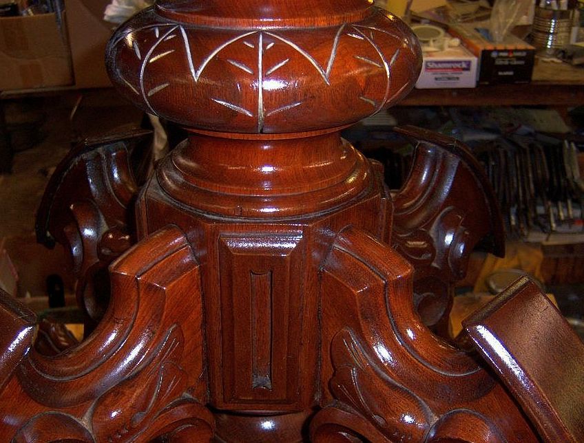 Walnut Victorian Center Table, Foyer Table, Lamp Table, Oval Wood Top Walnut Victorian Center Table, Foyer Table, Lamp Table, Oval Wood Top
