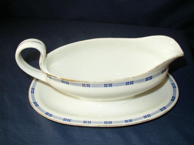 J&C Trianon Bavaria Gravy Boat with Underplate J&C Trianon Bavaria Gravy Boat with Underplate