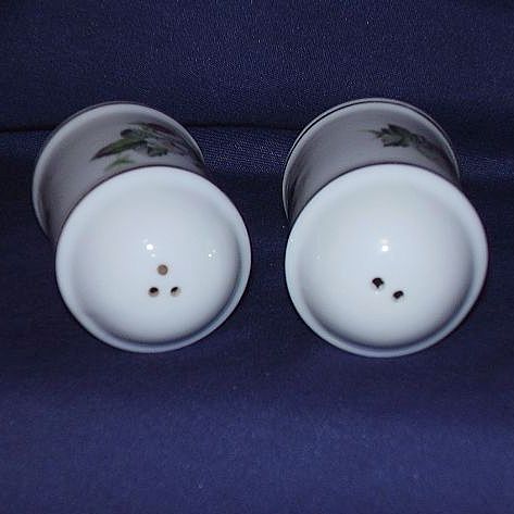 IRICE Import Strawberries Salt and Pepper Set ~ JAPAN ~ Very Pretty! IRICE Import Strawberries Salt and Pepper Set ~ JAPAN ~ Very Pretty!