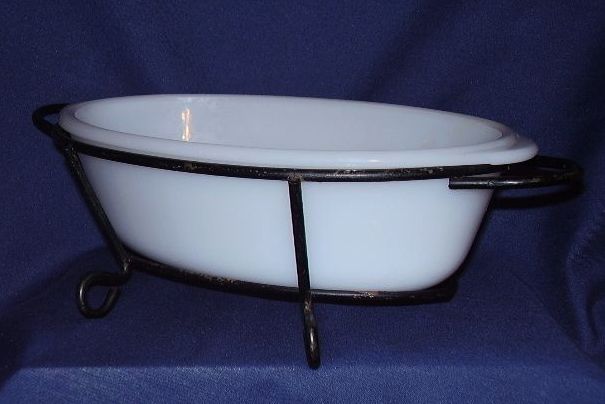 GLASBAKE Oval Casserole 1 Quart J235 with Wire Frame Stand GLASBAKE Oval Casserole 1 Quart J235 with Wire Frame Stand