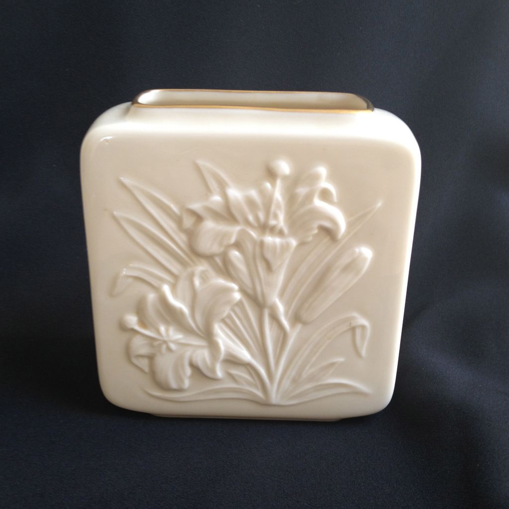 Lenox Vase Lilies with 24K Trim Lenox Vase Lilies with 24K Trim