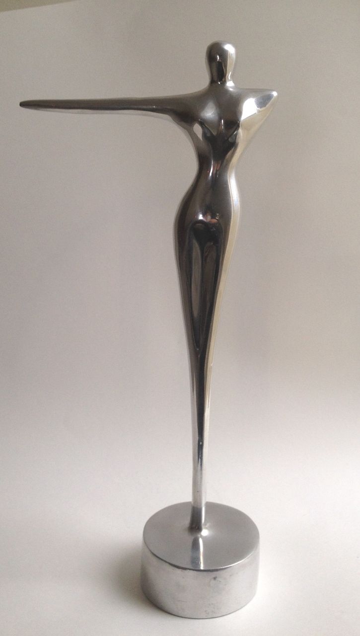 Silver-Color Metal Modernistic Statue Silver-Color Metal Modernistic Statue
