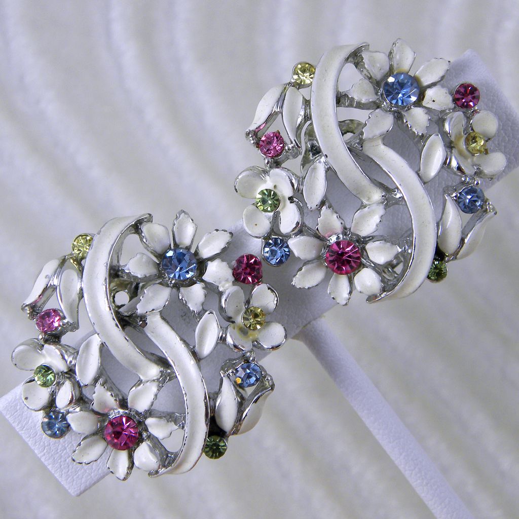 Lisner Enamel & Pastel Rhinestones Set Pin Earrings Lisner Enamel & Pastel Rhinestones Set Pin Earrings