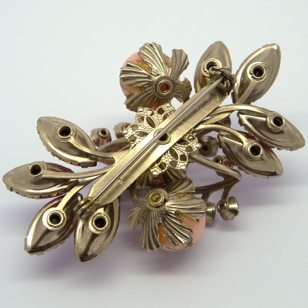 Pink Floral Pin & Clip Earrings Set with Beads & Rhinestones Pink Floral Pin & Clip Earrings Set with Beads & Rhinestones