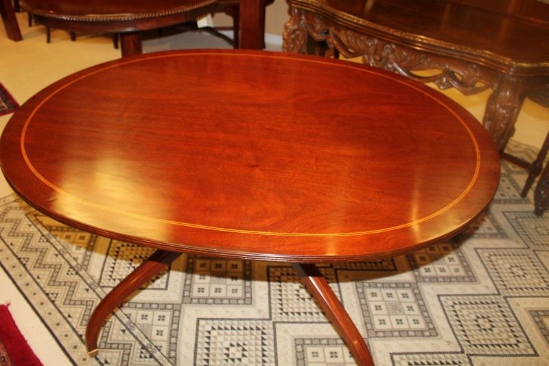 English Solid Mahogany Dinning /Breakfast Table with Pencil Inlaid Circa 19th English Solid Mahogany Dinning /Breakfast Table with Pencil Inlaid Circa 19th