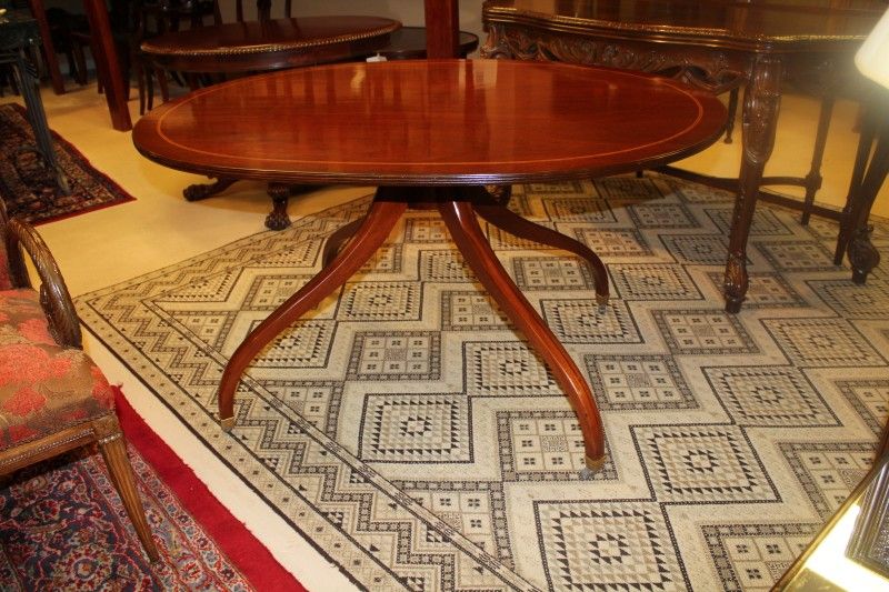 English Solid Mahogany Dinning /Breakfast Table with Pencil Inlaid Circa 19th English Solid Mahogany Dinning /Breakfast Table with Pencil Inlaid Circa 19th