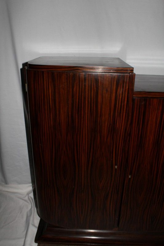 French Art Deco Modern Rosewood Bar, Buffet or Entertainment Cabinet, c.1920's French Art Deco Modern Rosewood Bar, Buffet or Entertainment Cabinet, c.1920's
