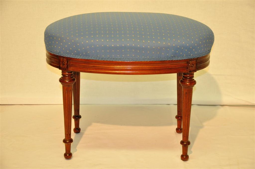 French Louis XVI Style Walnut Oval Bench, Finished Condition, Circa 1920s' French Louis XVI Style Walnut Oval Bench, Finished Condition, Circa 1920s'