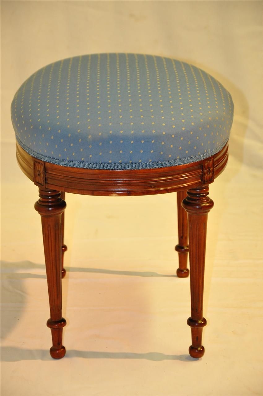 French Louis XVI Style Walnut Oval Bench, Finished Condition, Circa 1920s' French Louis XVI Style Walnut Oval Bench, Finished Condition, Circa 1920s'