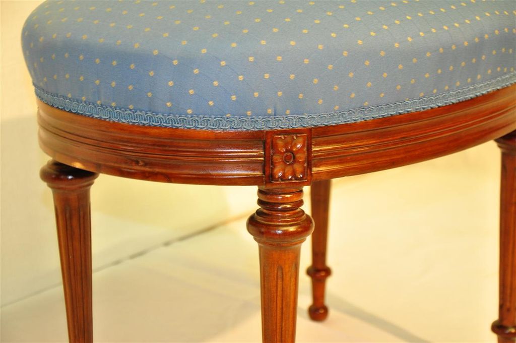 French Louis XVI Style Walnut Oval Bench, Finished Condition, Circa 1920s' French Louis XVI Style Walnut Oval Bench, Finished Condition, Circa 1920s'